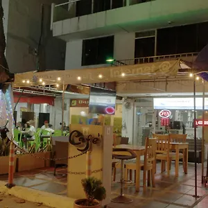 2* Apartahotel Hollywood